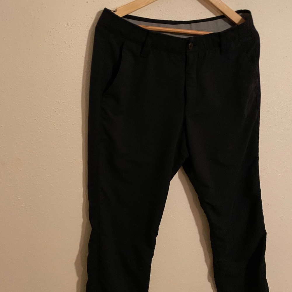 Under Armour men's trousers size 34/32 loose fit
